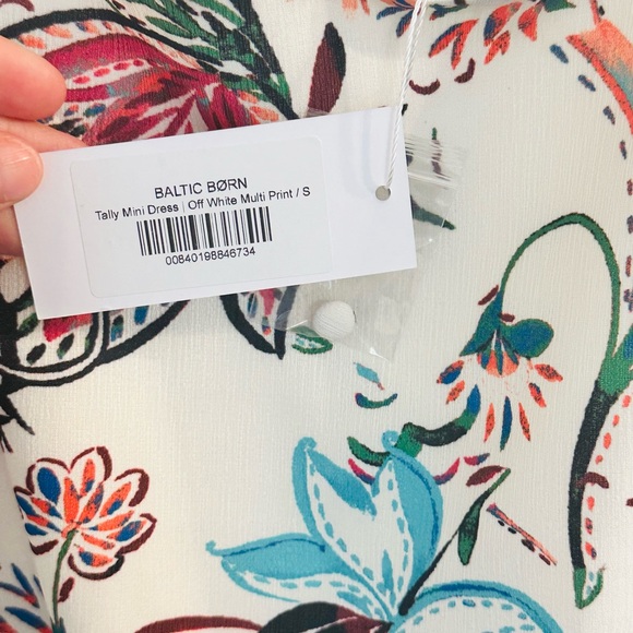 NWT Baltic Born white floral mini dress and ruffle hem w 3/4 puff sleeves - Picture 15 of 17